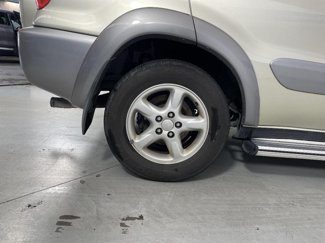 Photo '12' of Toyota Rav4