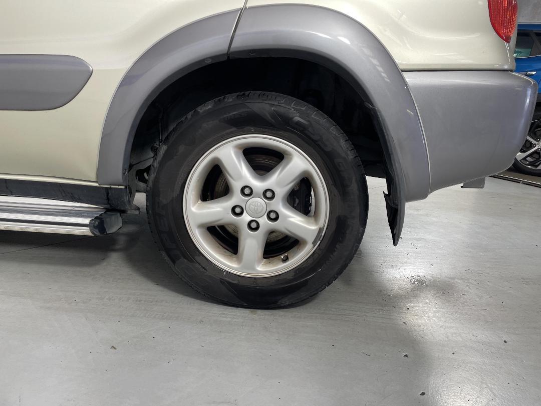 Photo '11' of Toyota Rav4