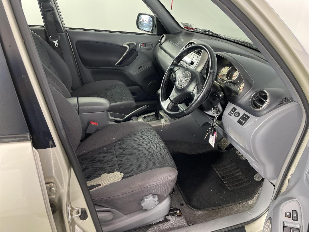 Photo '16' of Toyota Rav4