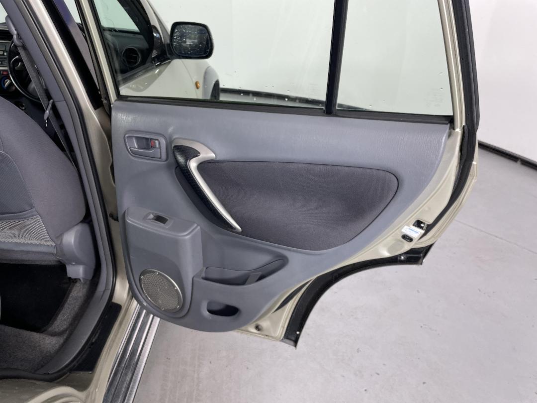 Photo '19' of Toyota Rav4