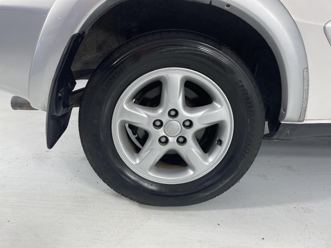 Photo '12' of Toyota Rav4