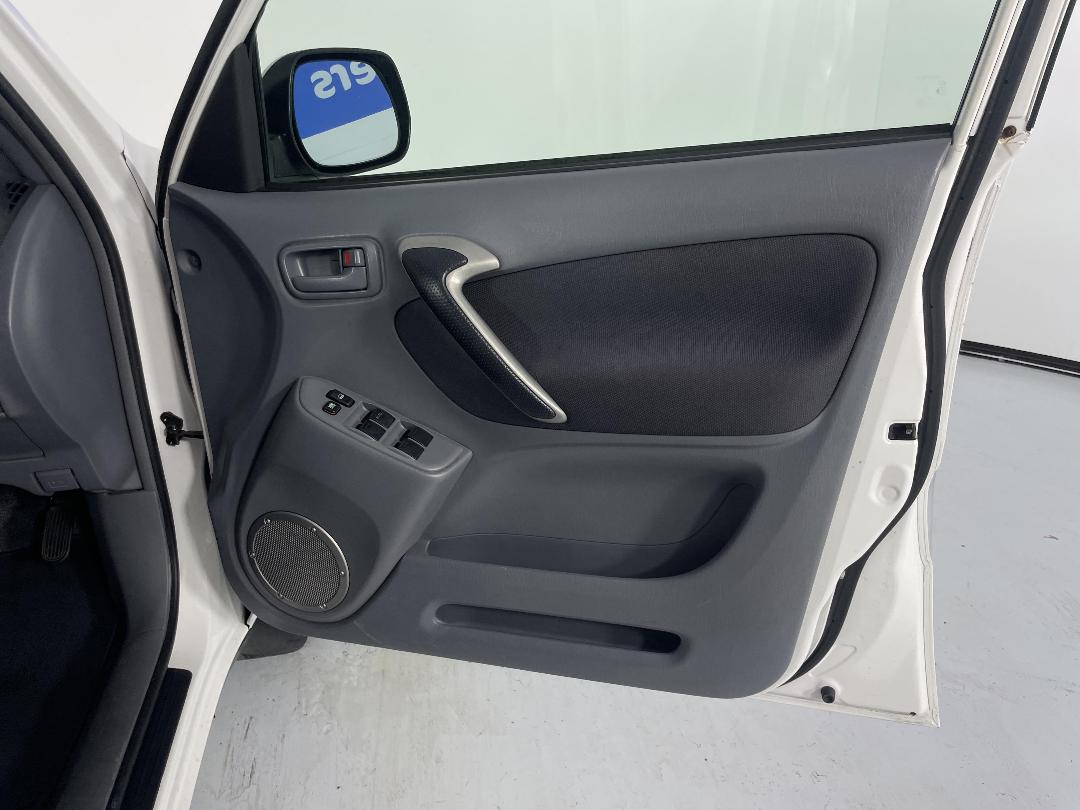 Photo '15' of Toyota Rav4