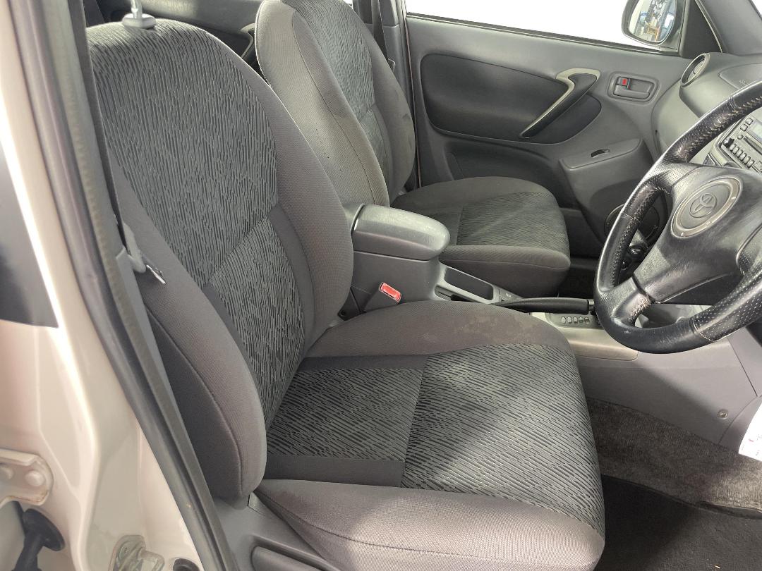 Photo '16' of Toyota Rav4