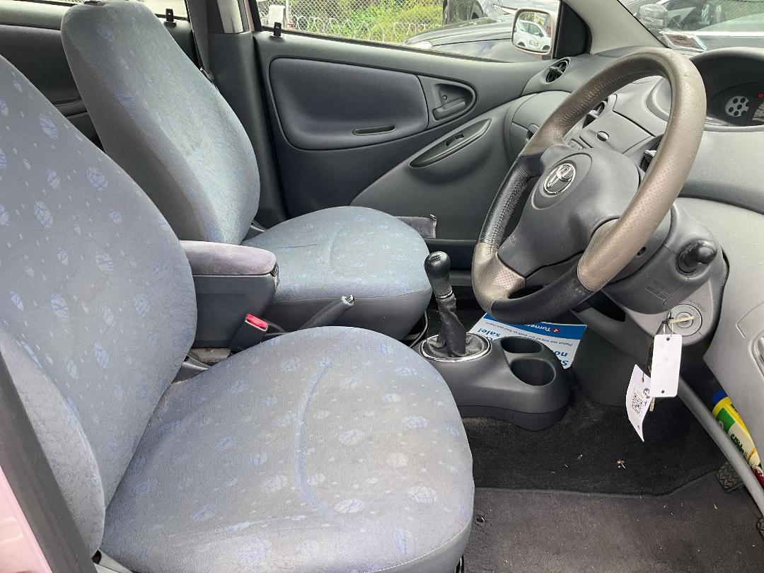 Photo '6' of Toyota Vitz Photo '6' of Toyota Vitz