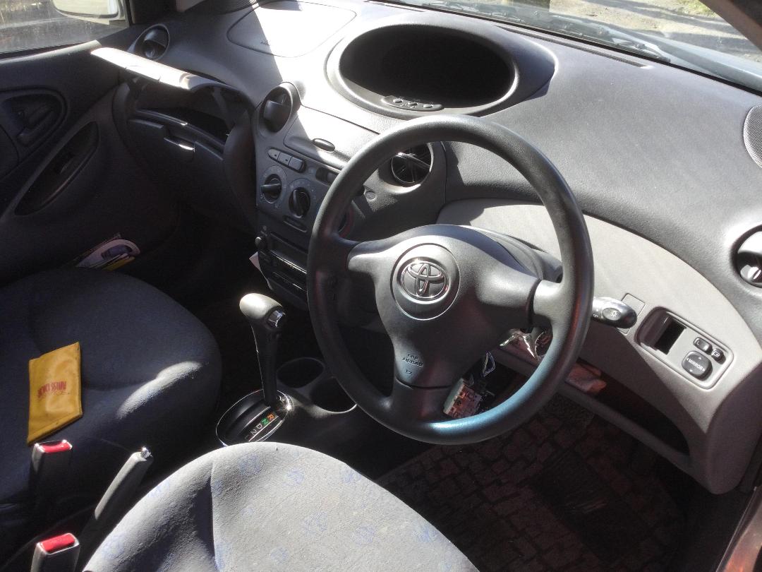 Photo '14' of Toyota Vitz Photo '14' of Toyota Vitz