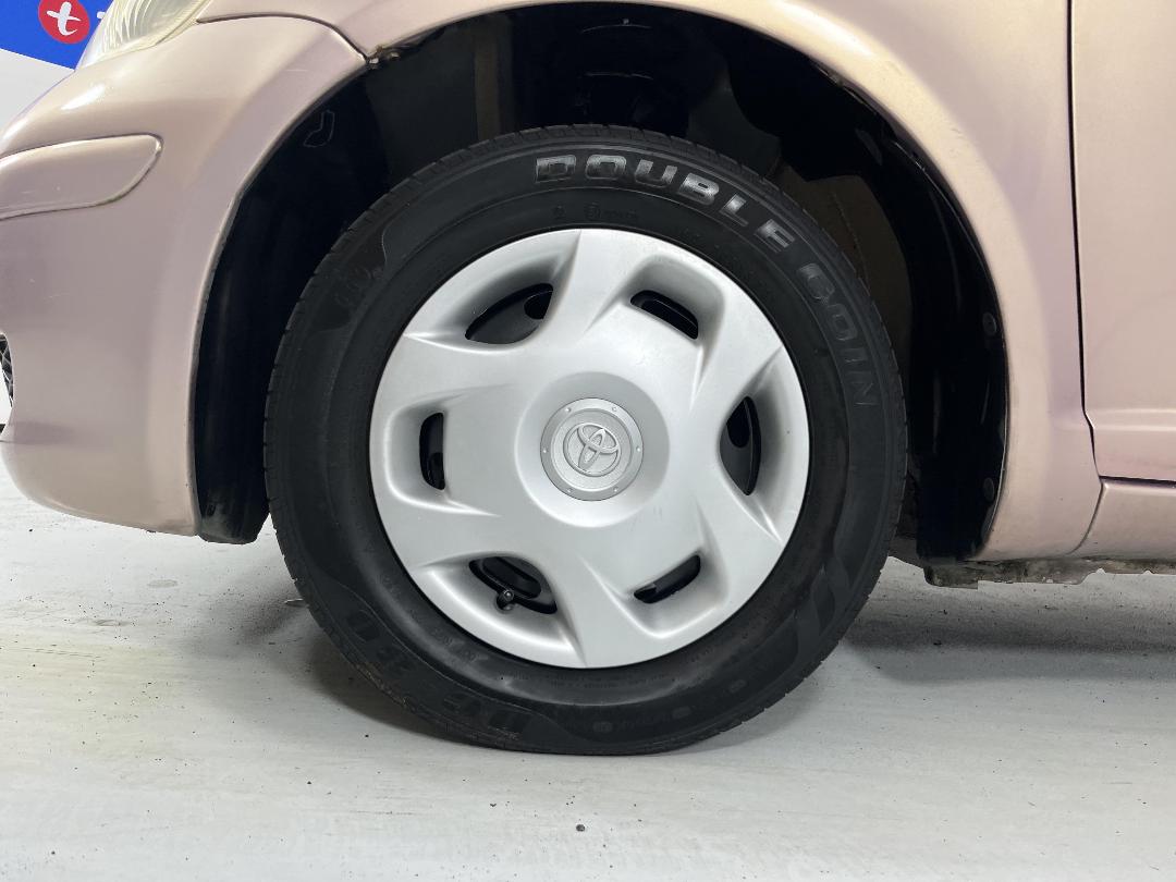 Photo '10' of Toyota Vitz Photo '10' of Toyota Vitz