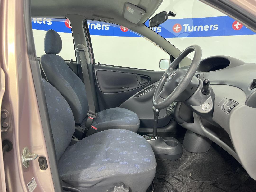 Photo '16' of Toyota Vitz Photo '16' of Toyota Vitz