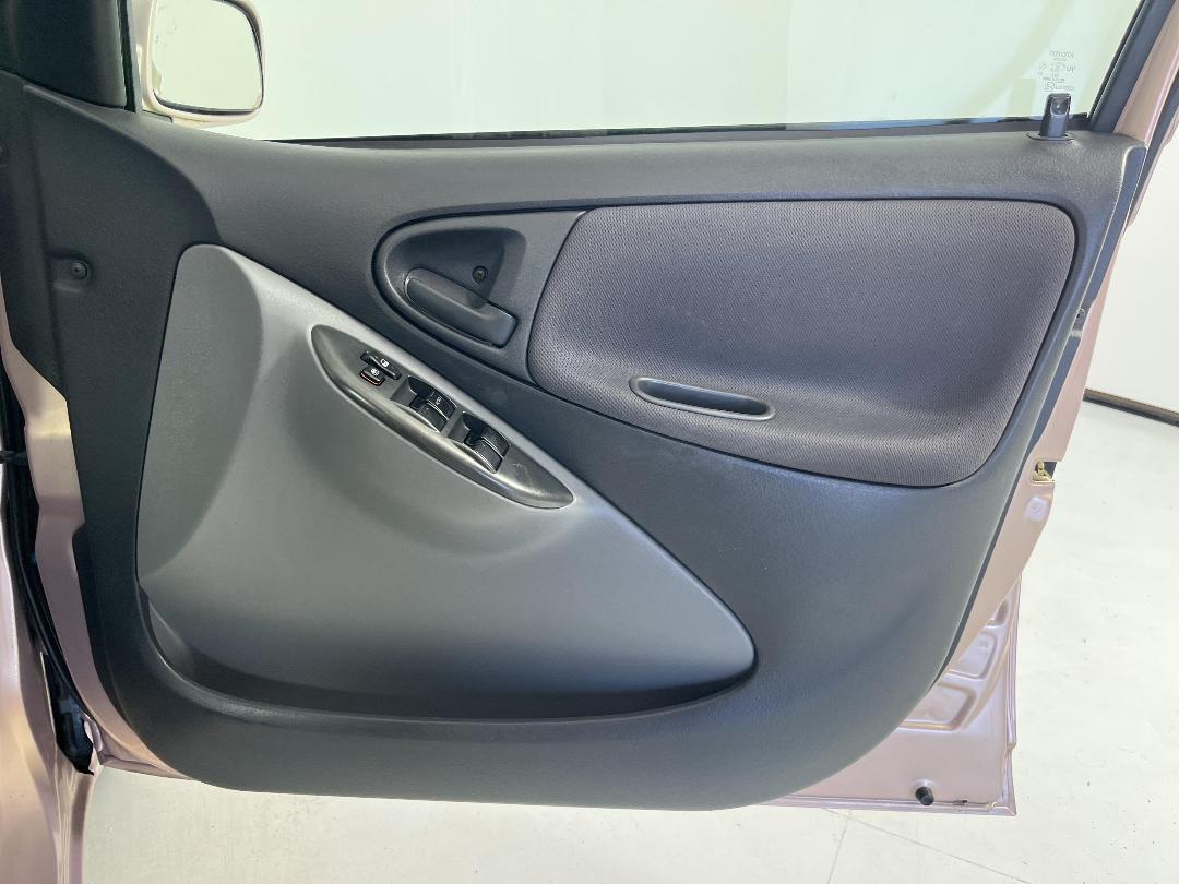 Photo '15' of Toyota Vitz Photo '15' of Toyota Vitz