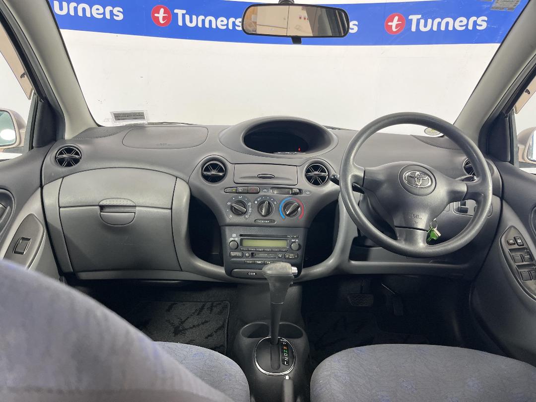 Photo '17' of Toyota Vitz Photo '17' of Toyota Vitz