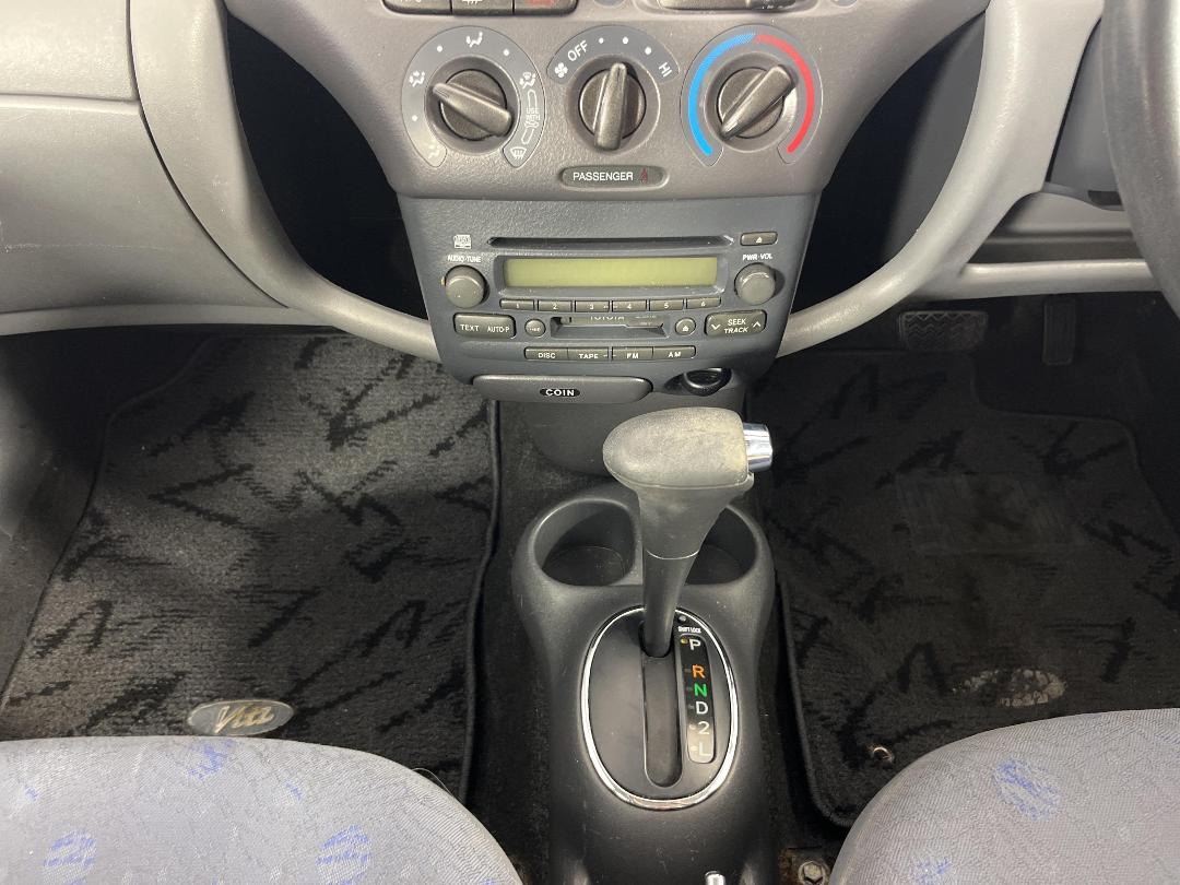 Photo '18' of Toyota Vitz Photo '18' of Toyota Vitz