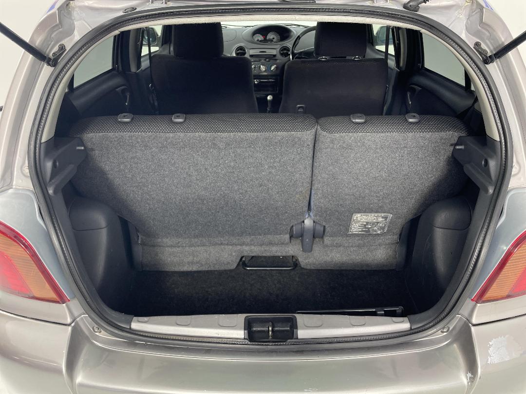 Photo '14' of Toyota Vitz