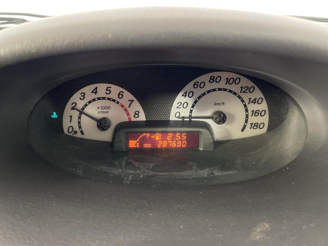 Photo '21' of Toyota Vitz