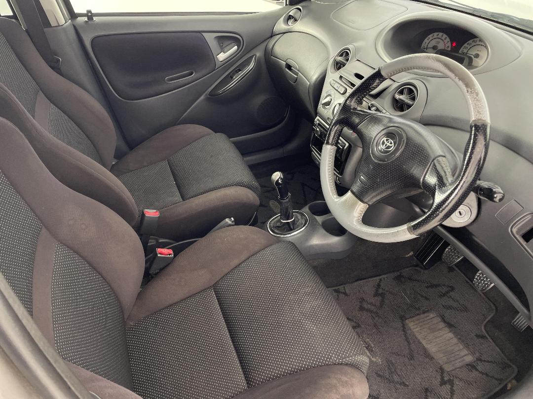 Photo '16' of Toyota Vitz