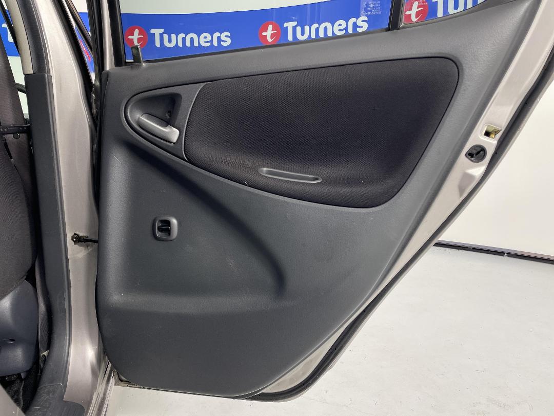 Photo '19' of Toyota Vitz