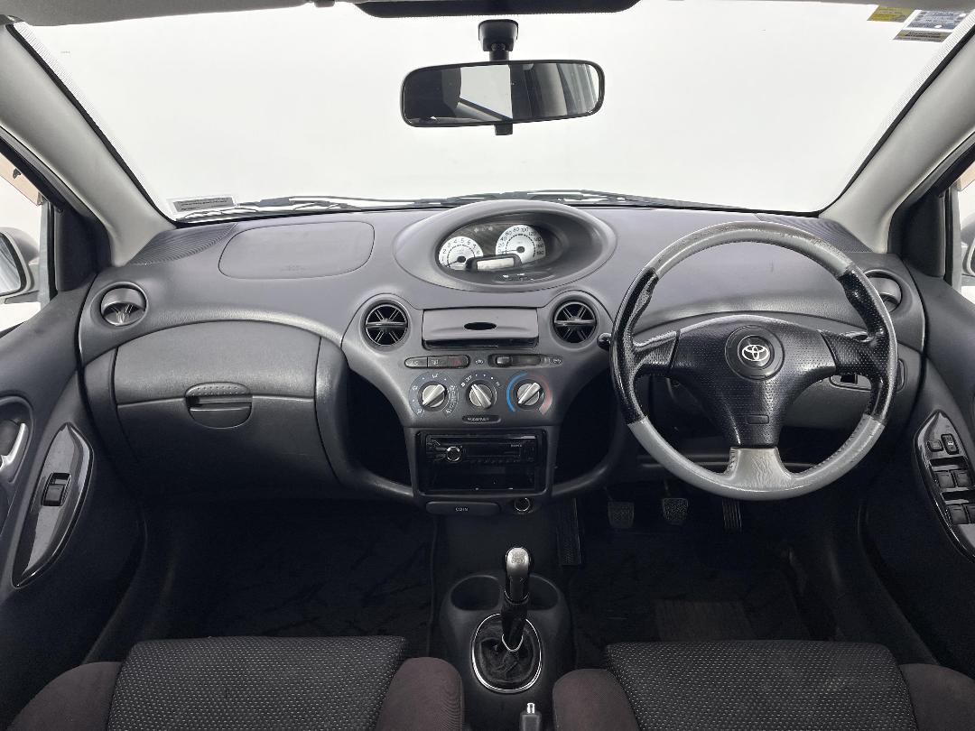 Photo '17' of Toyota Vitz