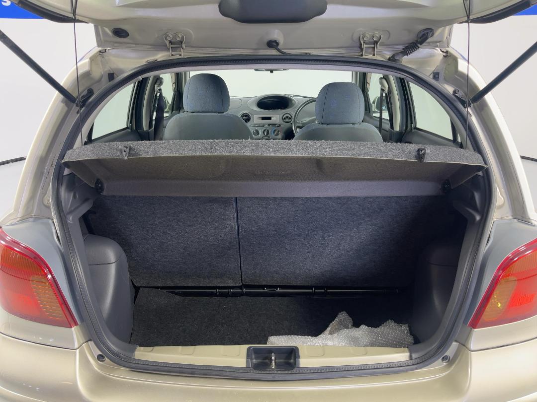 Photo '14' of Toyota Vitz