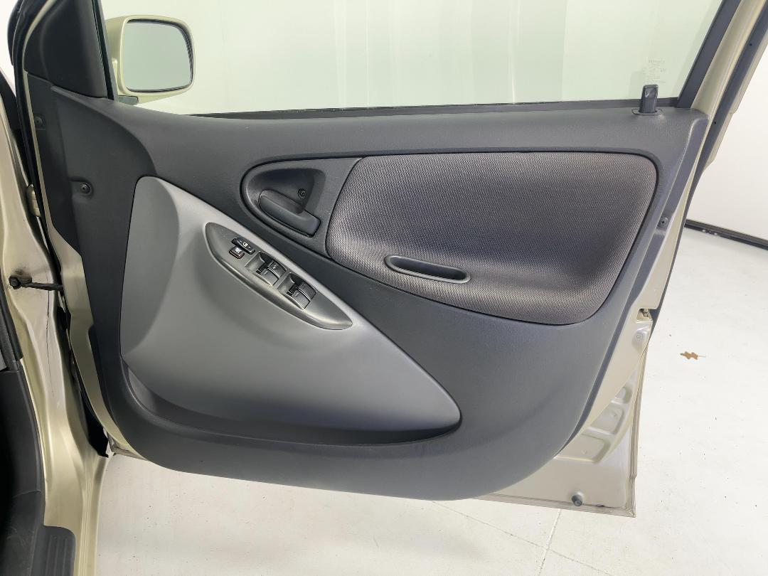 Photo '15' of Toyota Vitz