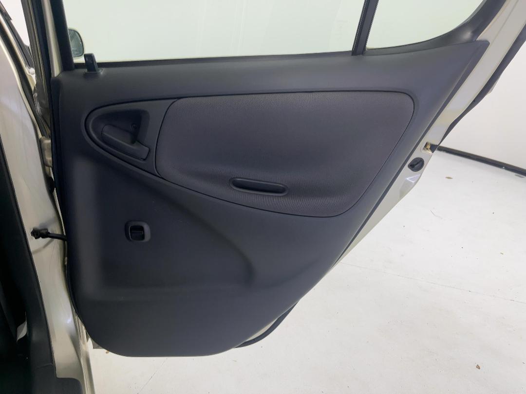 Photo '19' of Toyota Vitz