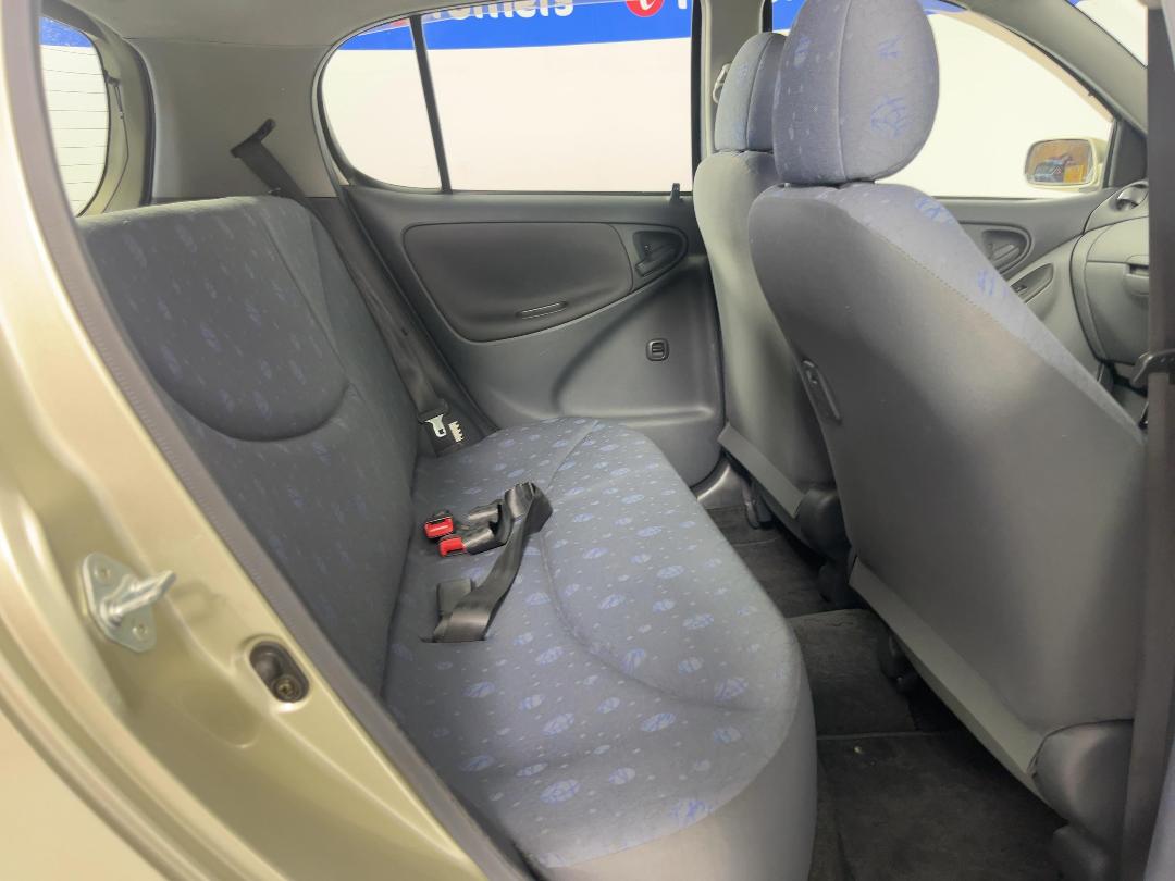 Photo '20' of Toyota Vitz