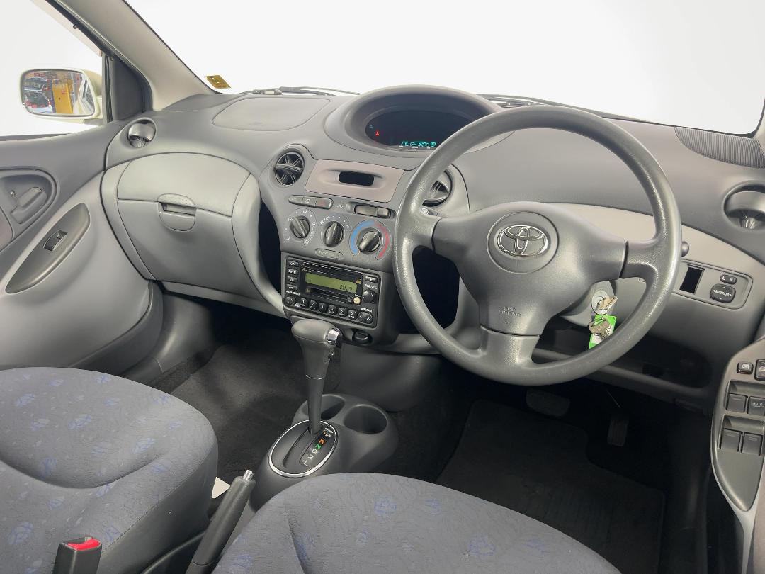 Photo '17' of Toyota Vitz