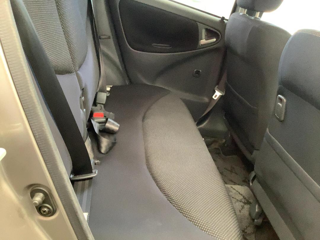 Photo '6' of Toyota Vitz