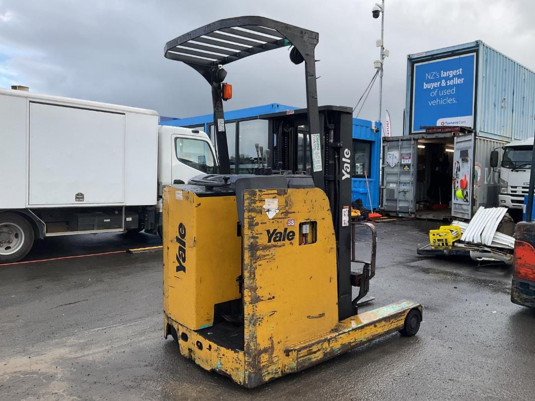 Photo '4' of Yale 61-FBRA15WX Forklift Photo '4' of Yale 61-FBRA15WX Forklift