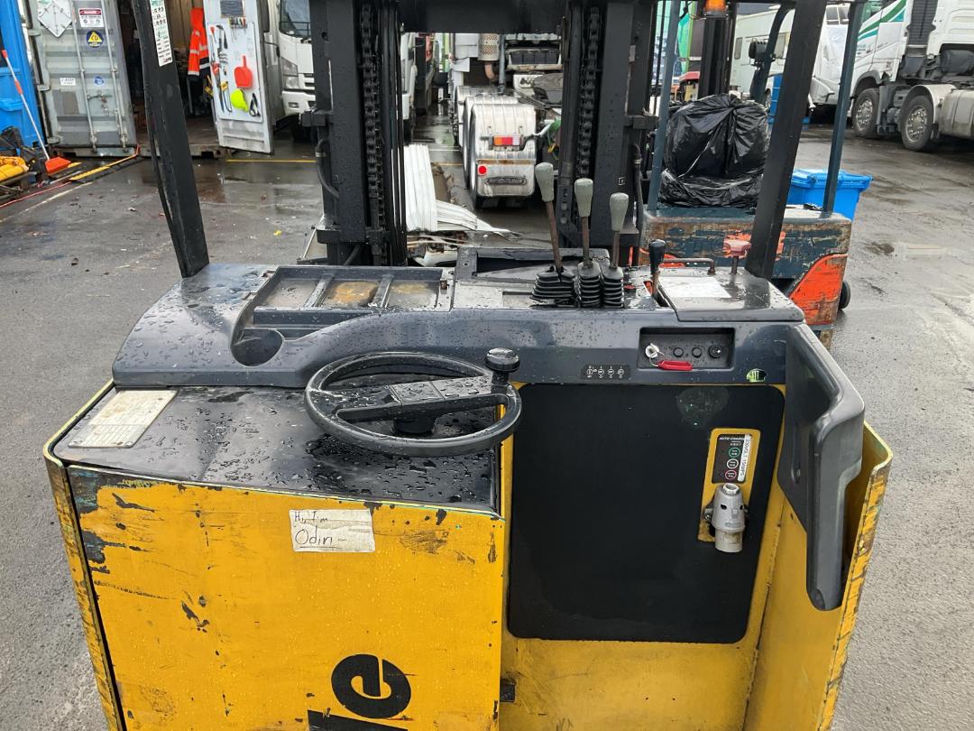 Photo '11' of Yale 61-FBRA15WX Forklift Photo '11' of Yale 61-FBRA15WX Forklift