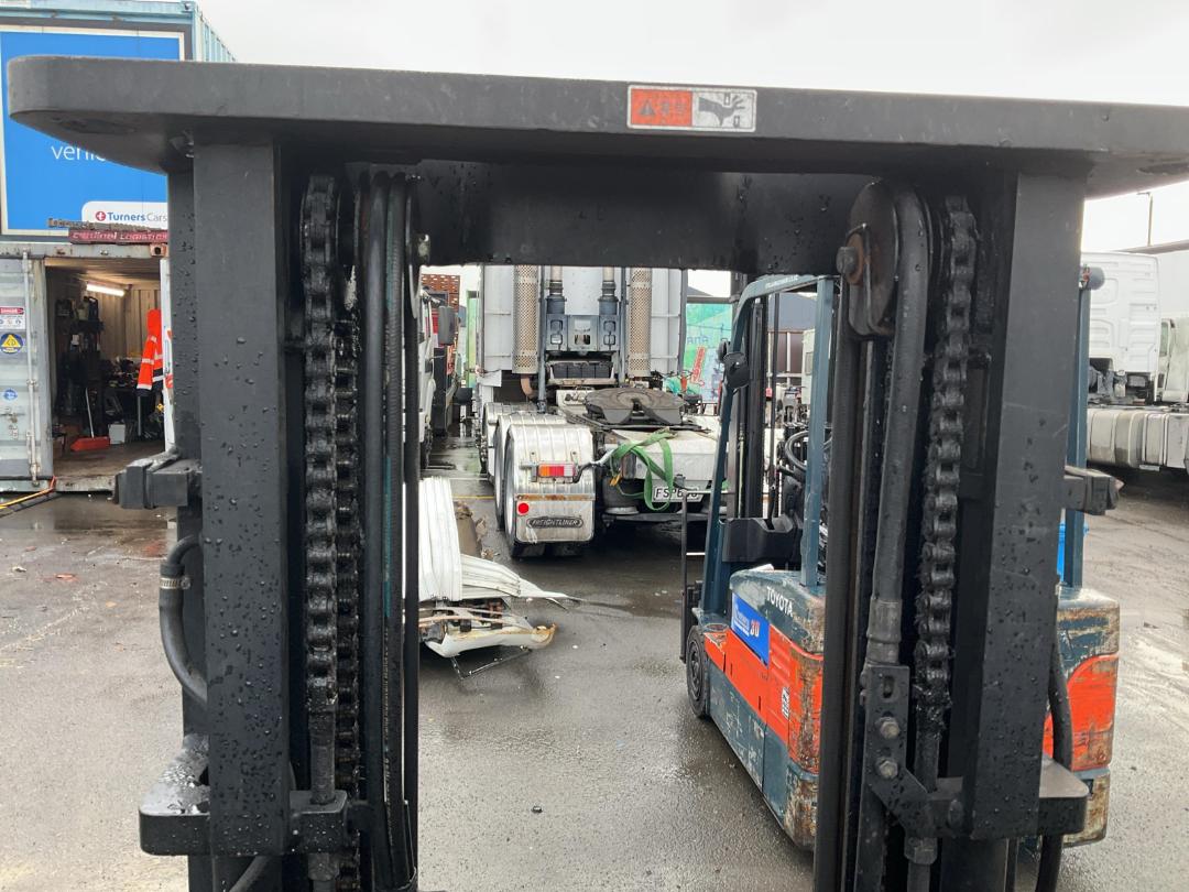 Photo '16' of Yale 61-FBRA15WX Forklift Photo '16' of Yale 61-FBRA15WX Forklift