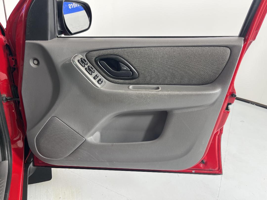 Photo '15' of Ford Escape