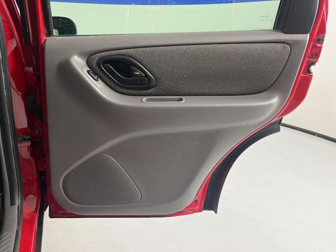 Photo '19' of Ford Escape