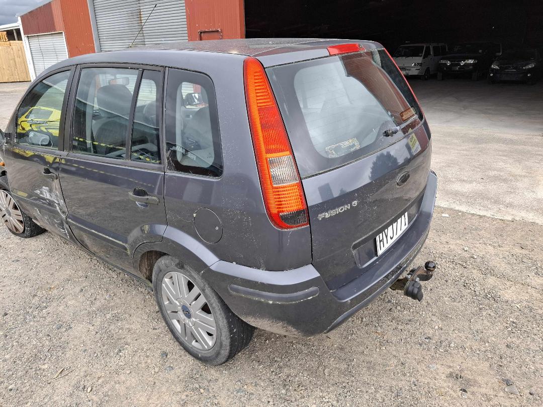 Photo '5' of Ford Fusion 3 Photo '5' of Ford Fusion 3