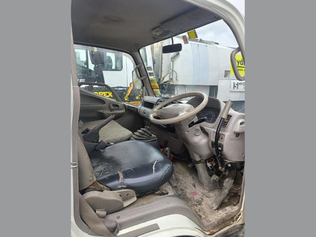 Photo '15' of Hino Dutro Tipper