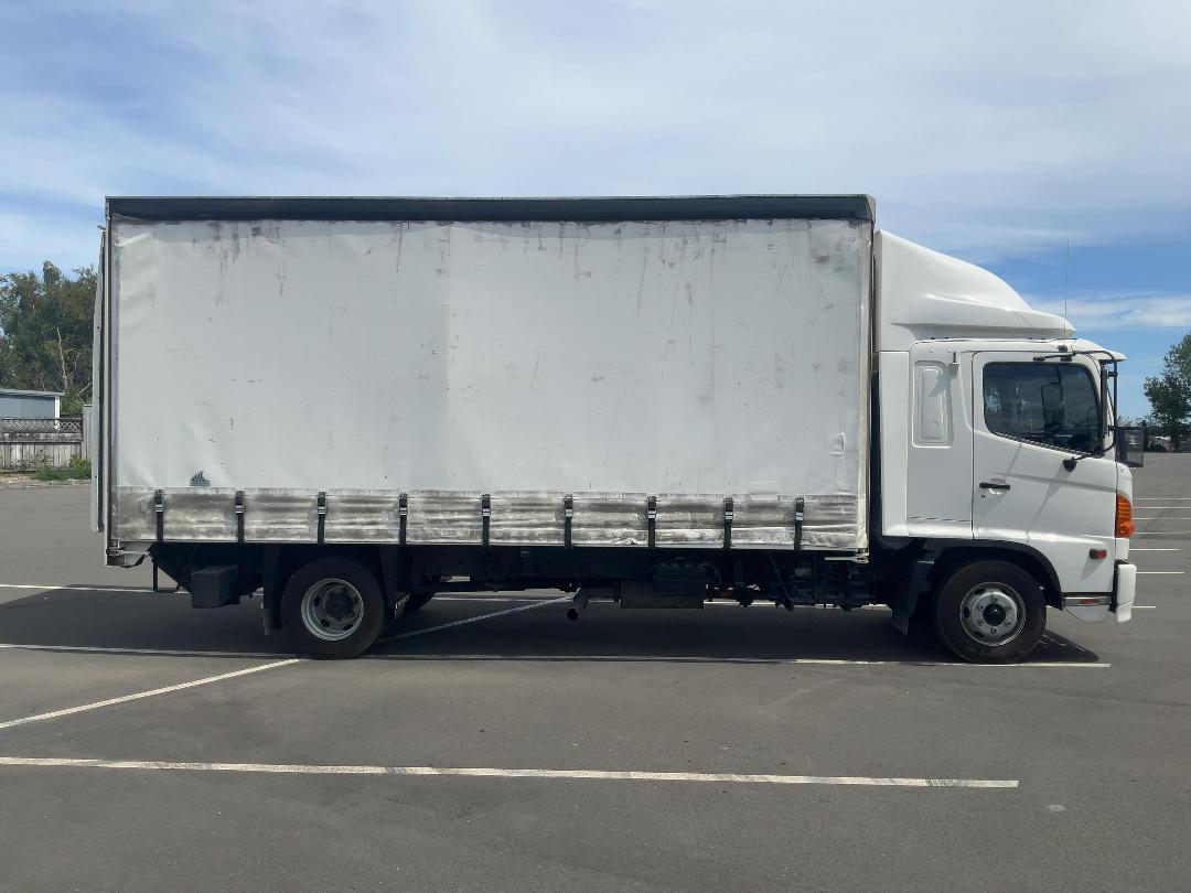 Photo '3' of Hino FD 1JLAG-HAU Curtainsider