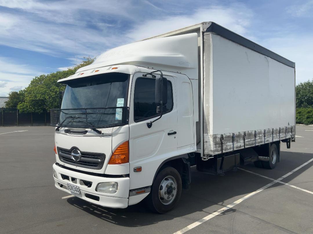 Photo '7' of Hino FD 1JLAG-HAU Curtainsider