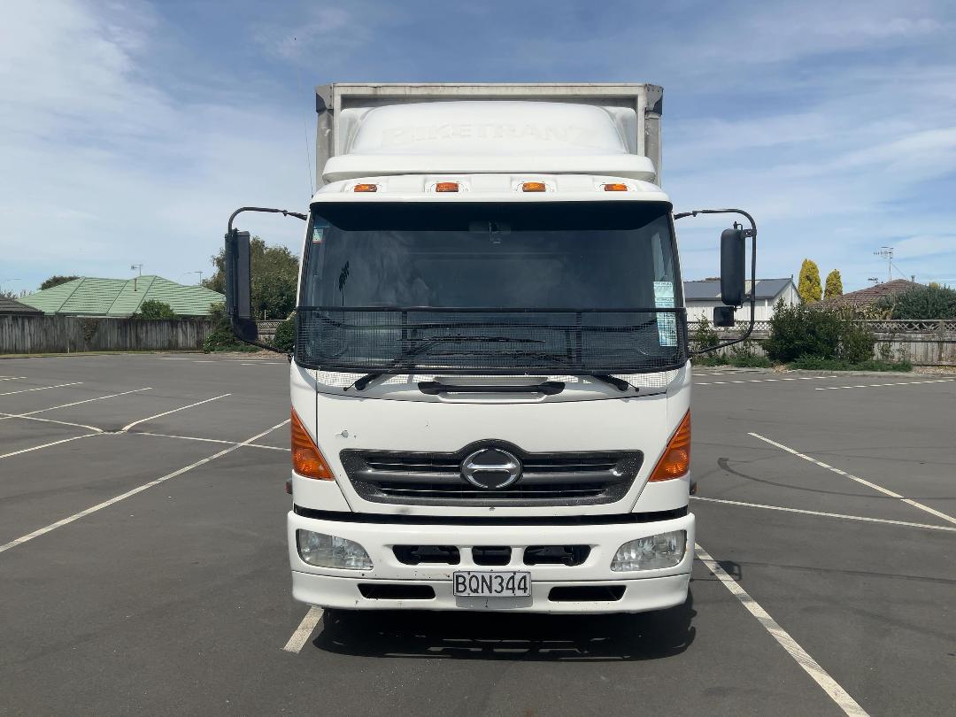 Photo '9' of Hino FD 1JLAG-HAU Curtainsider