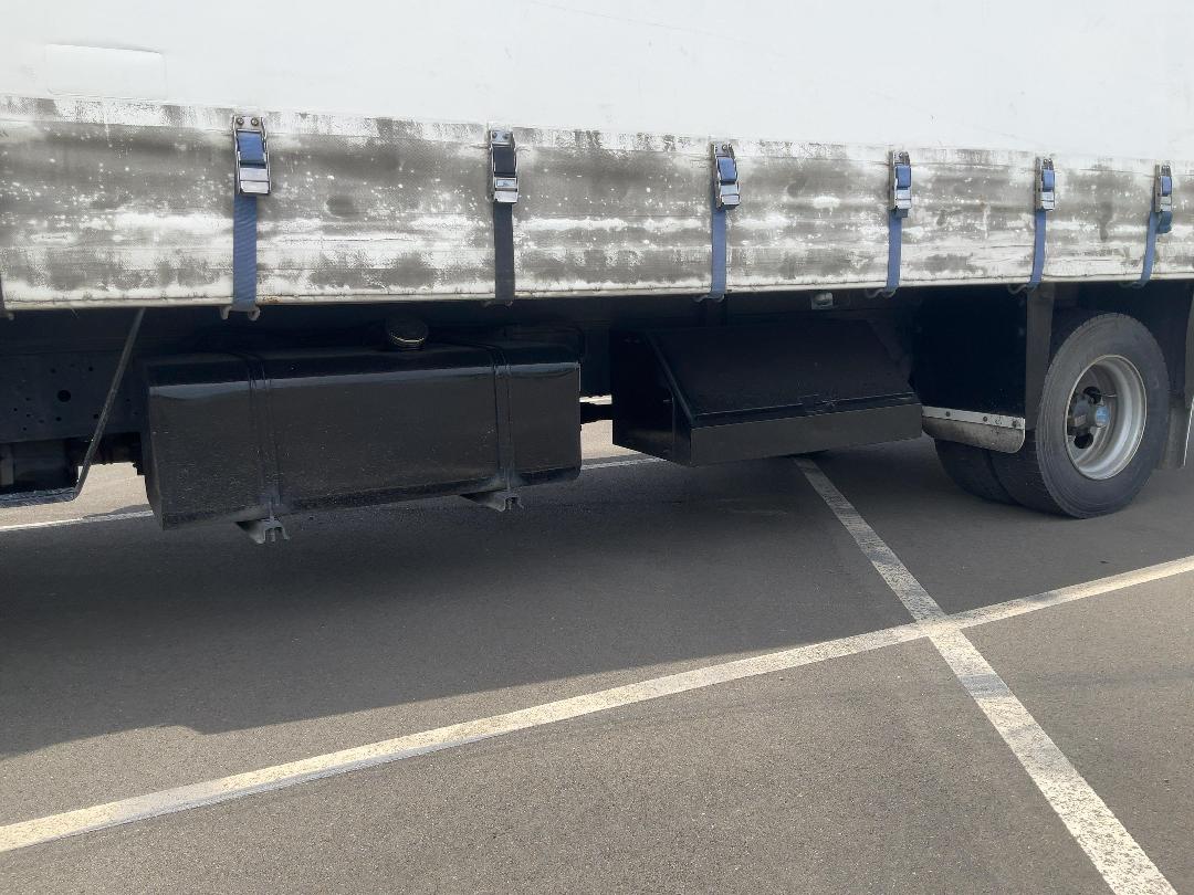 Photo '28' of Hino FD 1JLAG-HAU Curtainsider