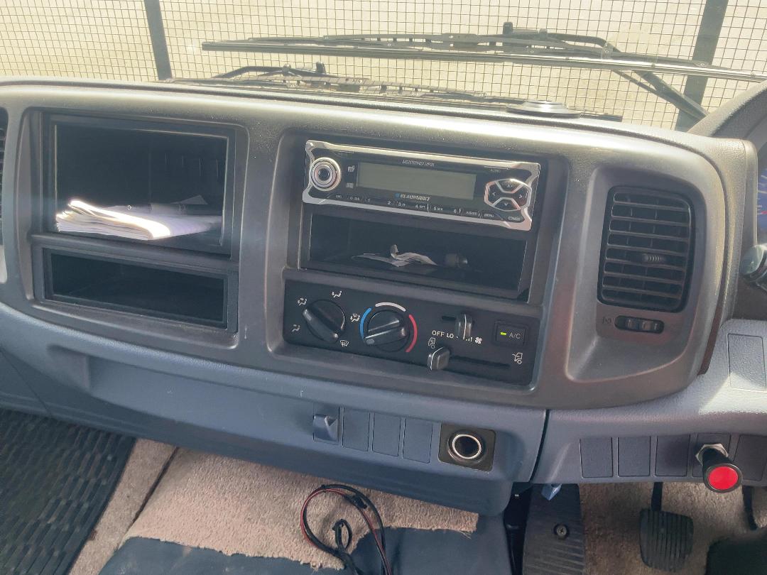 Photo '31' of Hino FD 1JLAG-HAU Curtainsider