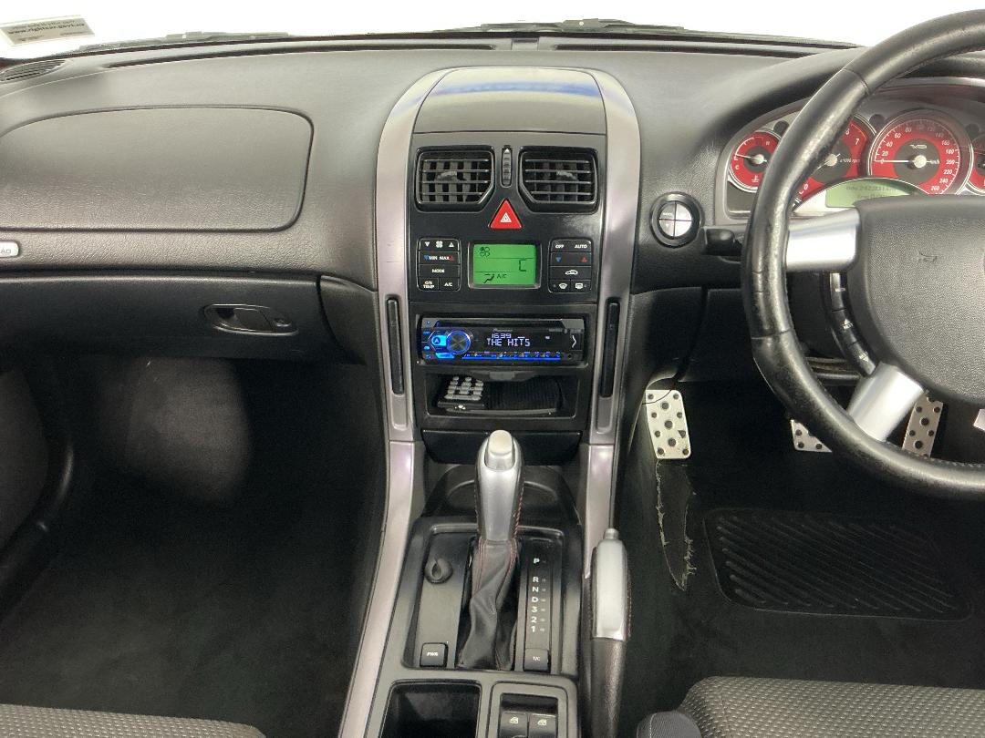 Photo '18' of Holden Commodore Photo '18' of Holden Commodore