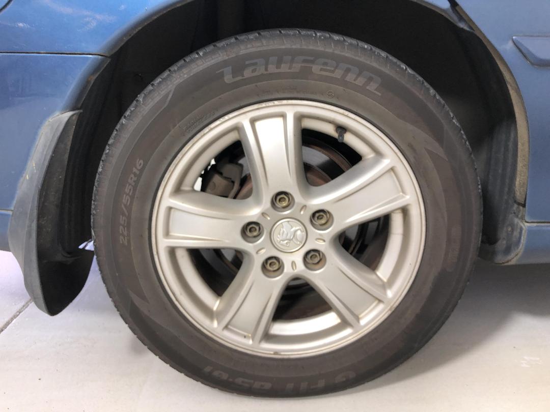 Photo '12' of Holden Commodore Photo '12' of Holden Commodore