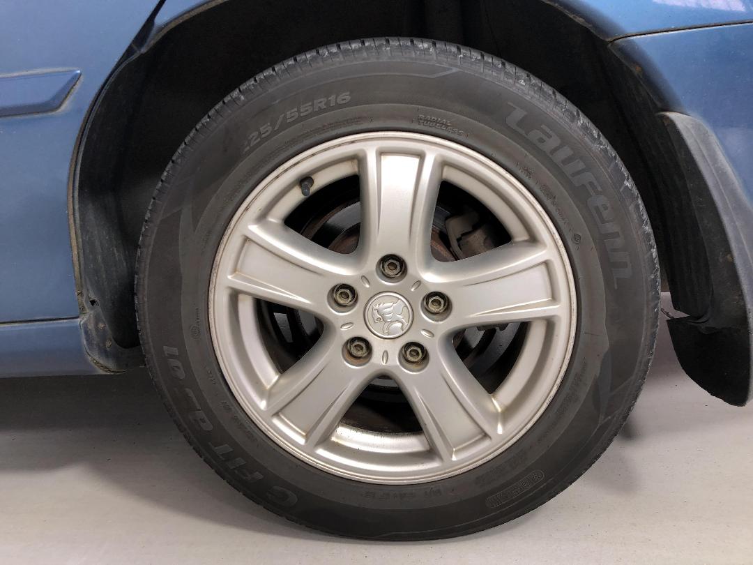 Photo '11' of Holden Commodore Photo '11' of Holden Commodore