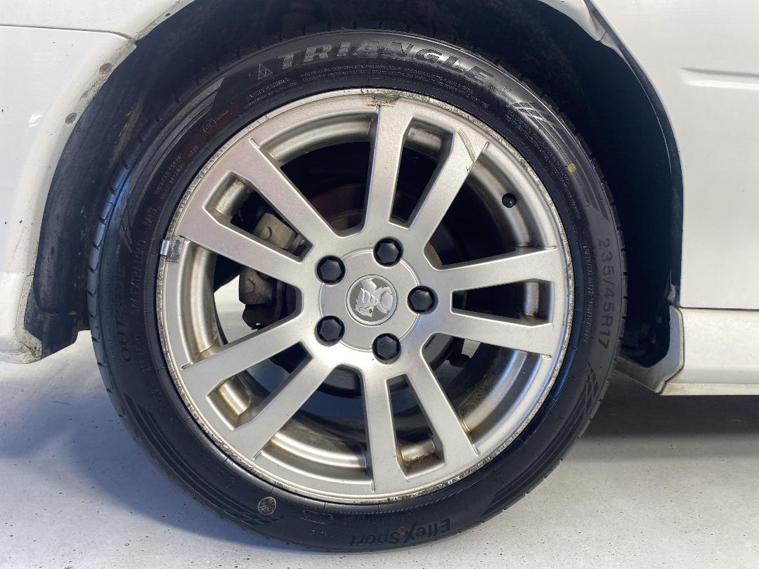 Photo '12' of Holden Commodore Photo '12' of Holden Commodore