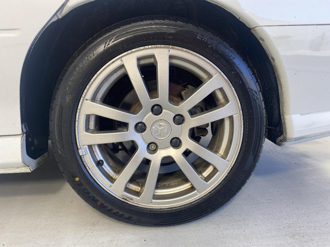 Photo '11' of Holden Commodore Photo '11' of Holden Commodore