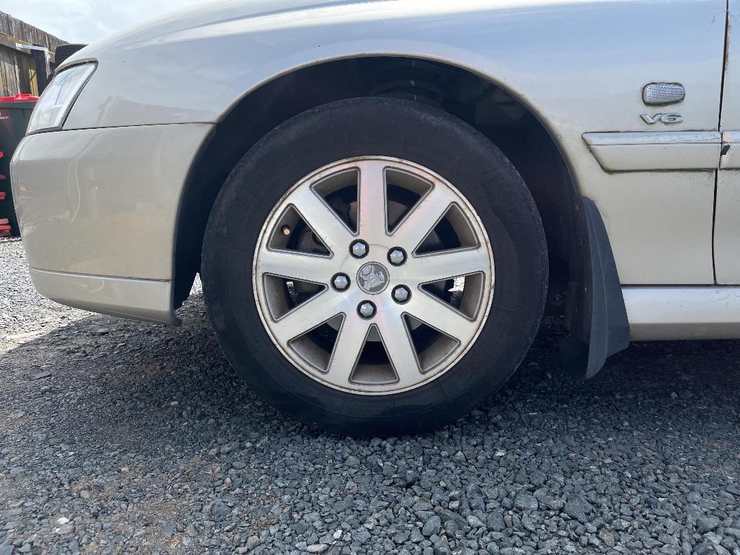 Photo '8' of Holden Commodore Berlina V6