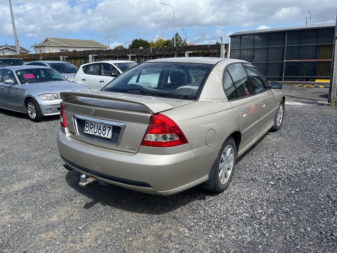 Photo '6' of Holden Commodore Berlina V6