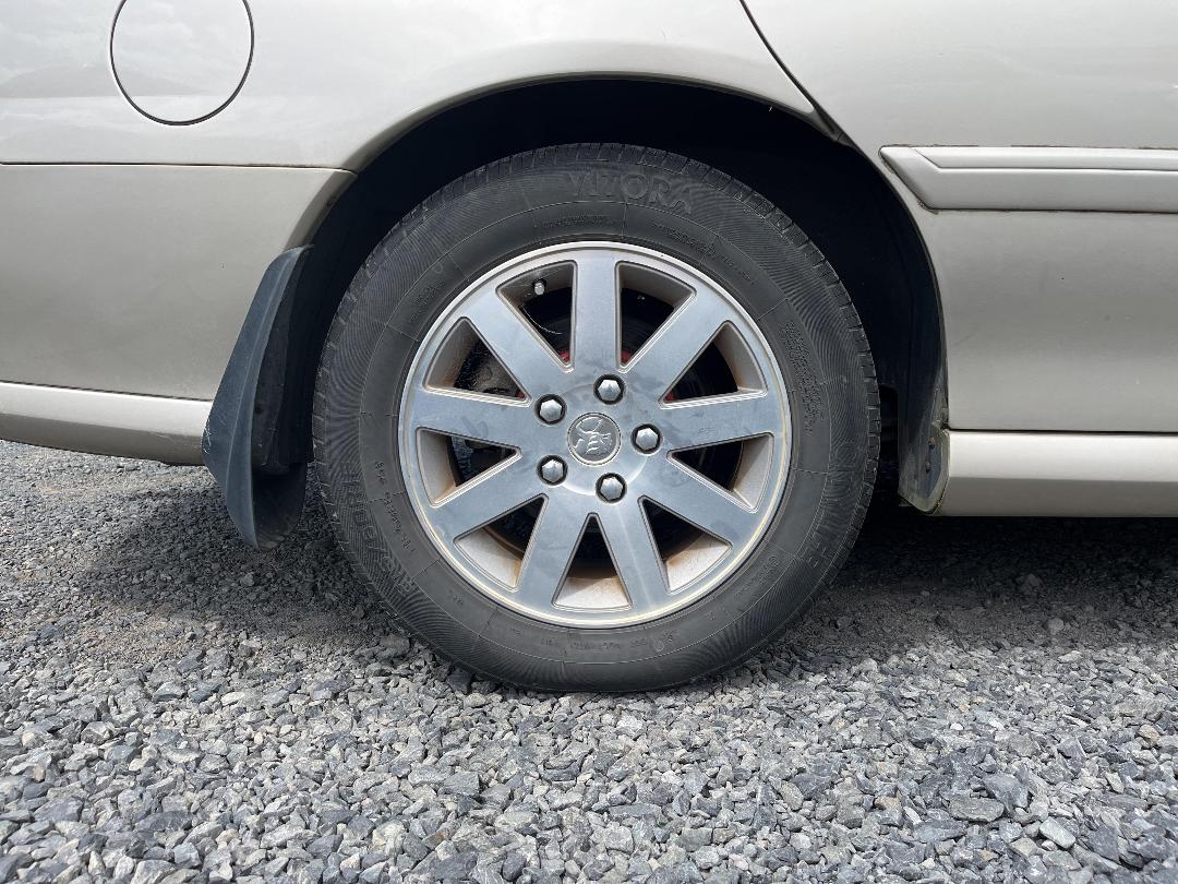 Photo '10' of Holden Commodore Berlina V6