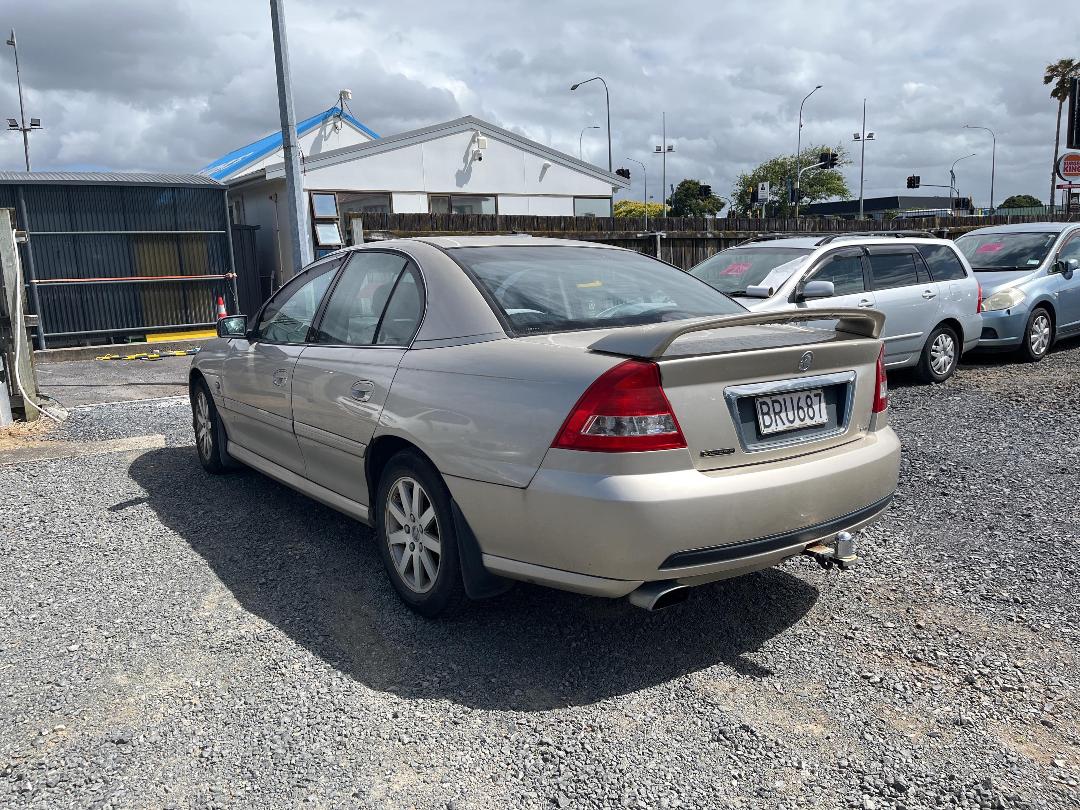 Photo '4' of Holden Commodore Berlina V6