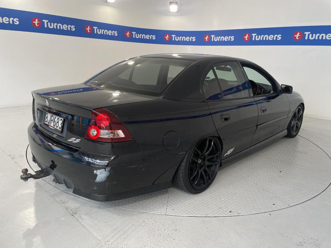 Photo '7' of Holden Commodore Photo '7' of Holden Commodore