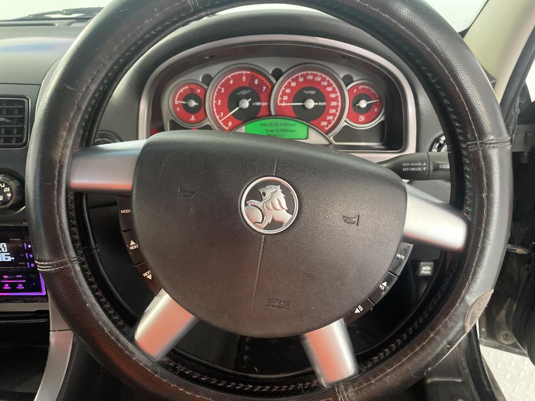 Photo '25' of Holden Commodore Photo '25' of Holden Commodore