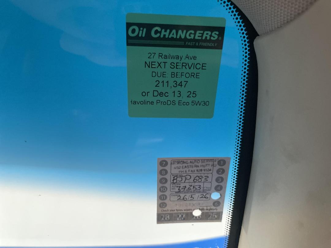 Photo '30' of Holden Commodore Photo '30' of Holden Commodore