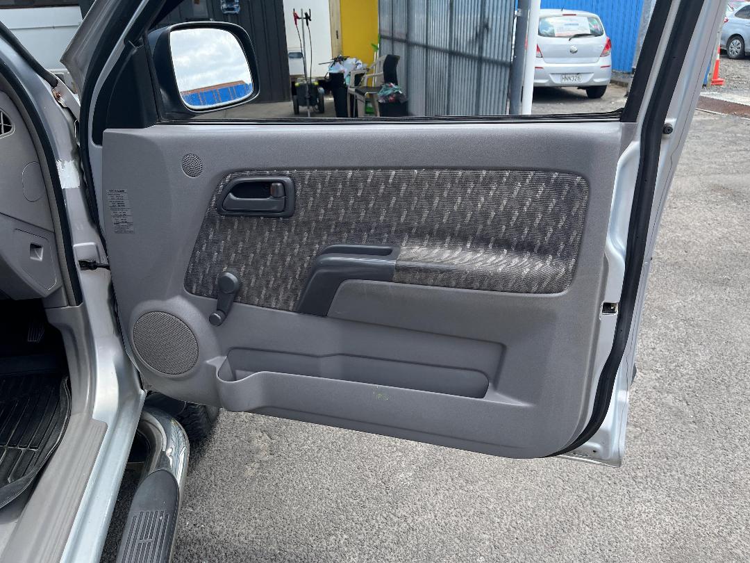 Photo '13' of Holden Rodeo 4X2 LX Crew V6